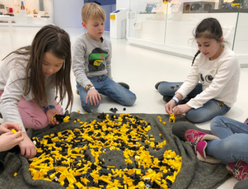 43 skoleelever og 25 millioner Lego-klodser