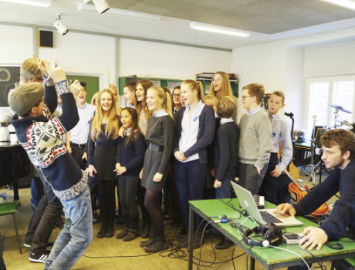 På fredag skriver 6. klasse-elever på Gyvelhøjskolen en sang