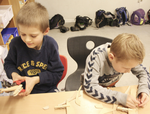 I 3. klasse laver eleverne deres egne knive