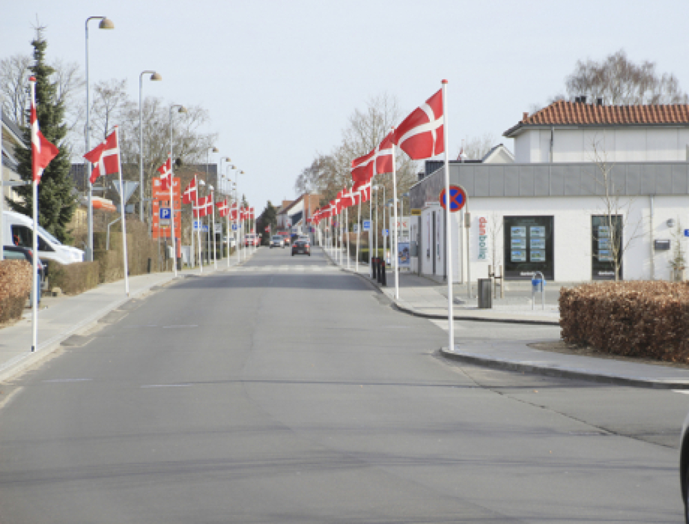 Fondsdonation og håndboldspillere sikrer flagallé en ny æra