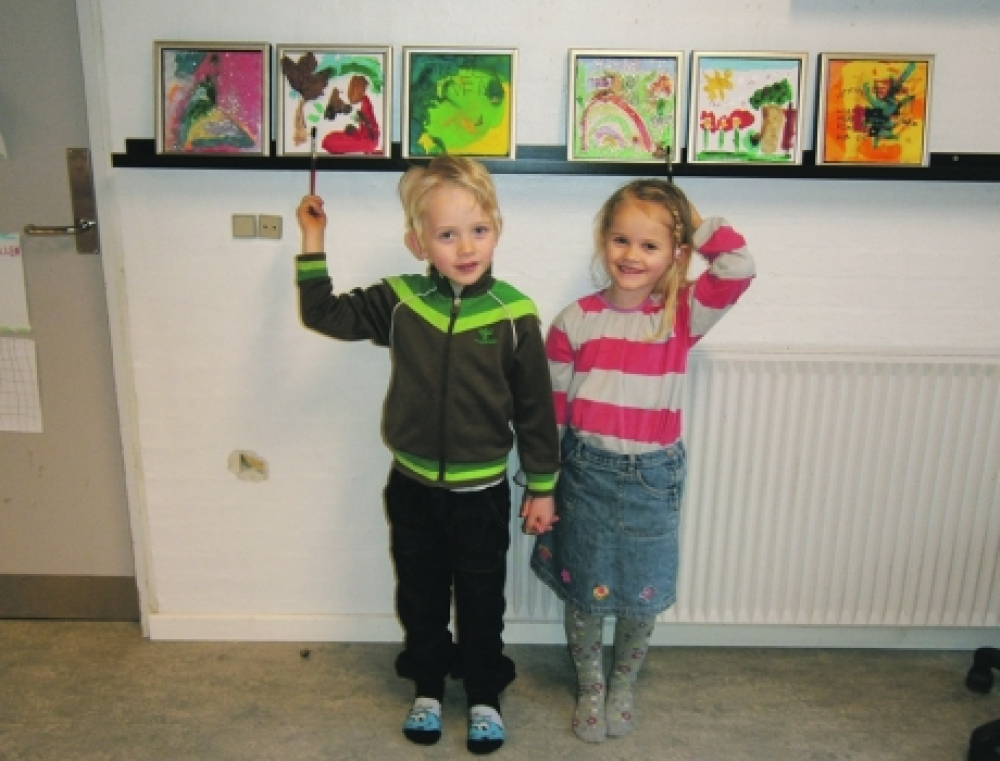 Børn svinger hammeren  på Galten Bibliotek