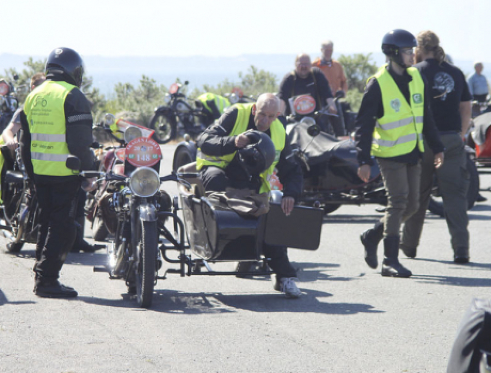 Historiske motorcykler gør stop i Nørre Vissing